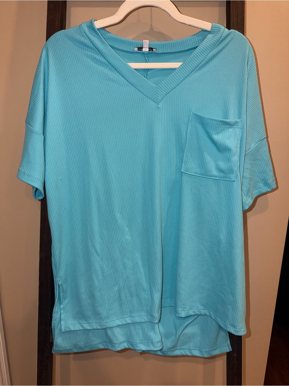 white birch Ribbed V-Neck Pocket Top in Aqua